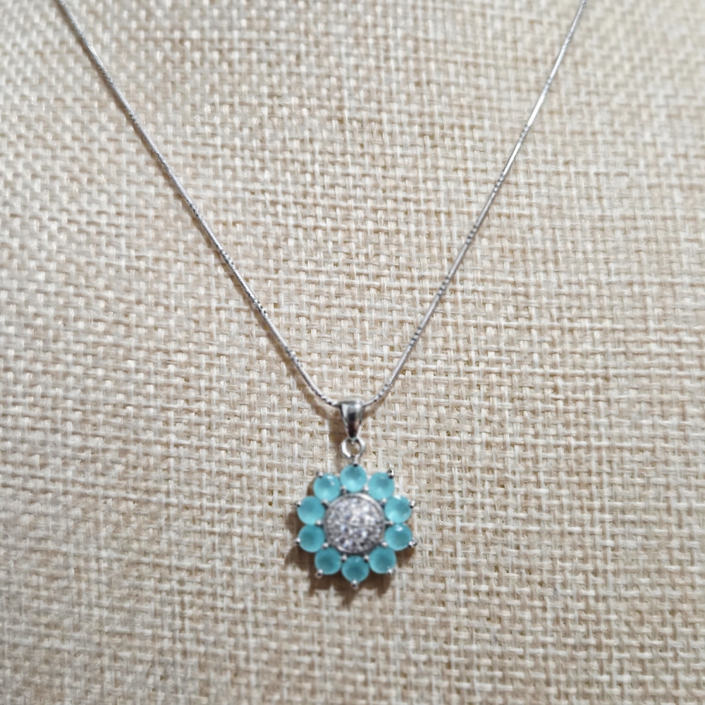 Elegant Silver and Blue Pendant Necklace